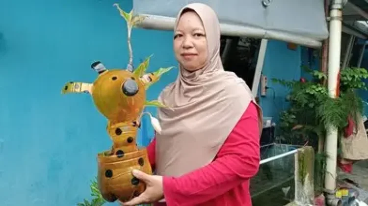 Dari Galon Bekas Jadi Pot Unik dan Bermanfaat